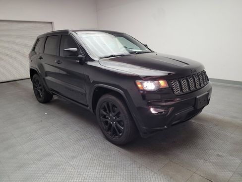 Used 2018 Jeep Grand Cherokee Altitude image 13