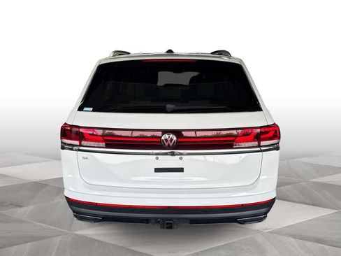 Certified 2024 Volkswagen Atlas SE w/ Black Wheel Package FWD image 7