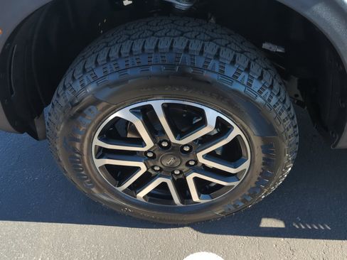 Used 2025 Ford Ranger Lariat w/ Trailer Tow Package image 25