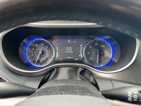 Used 2021 Chrysler Pacifica Touring-L image 19