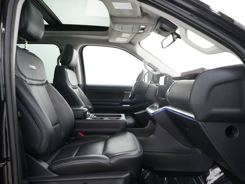Used 2025 Ford Expedition Platinum AWD/4WD image 12