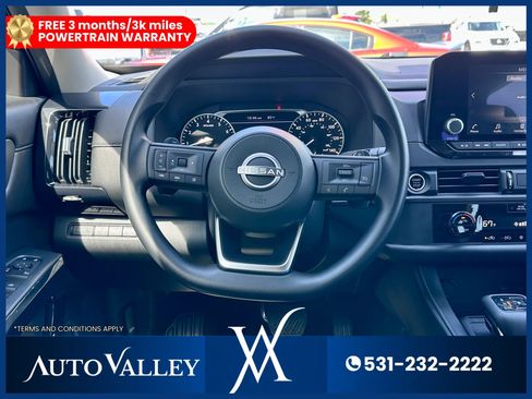 Used 2024 Nissan Pathfinder S image 29