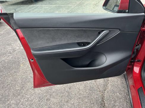 Used 2021 Tesla Model Y Long Range image 17