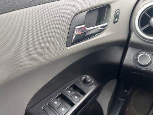 Used 2018 Chevrolet Sonic LT w/ Convenience Package image 9