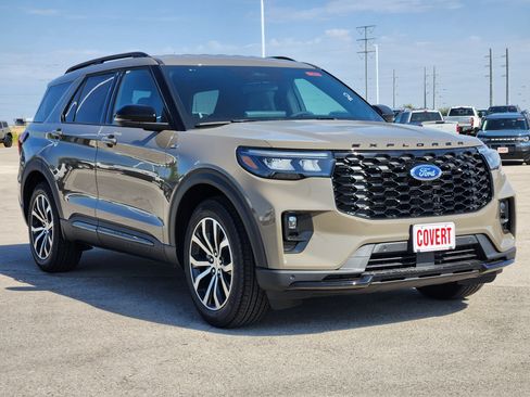 New 2026 Ford Explorer ST-Line RWD image 2
