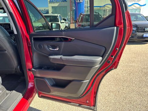 Used 2023 Honda Pilot Touring image 32