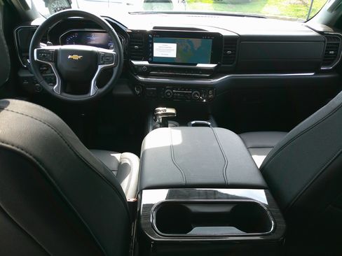 Used 2024 Chevrolet Silverado 1500 LTZ w/ LTZ Premium Package image 31