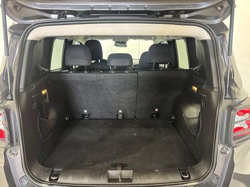 Used 2017 Jeep Renegade Latitude AWD/4WD image 28