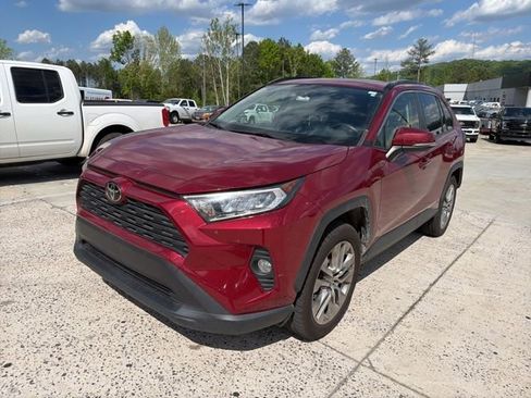 Used 2020 Toyota RAV4 XLE Premium FWD image 3
