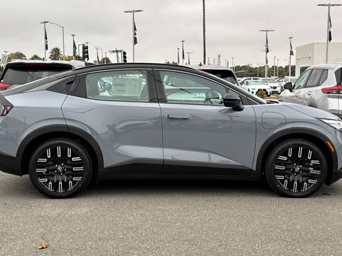 New 2026 Nissan Leaf Platinum+ w/ Cargo Package (Platinum+) image 3