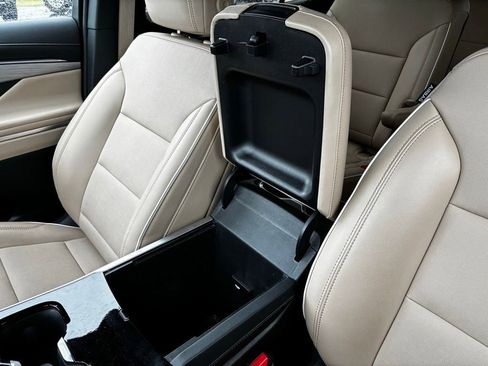 Used 2025 Buick Enclave Preferred FWD image 29