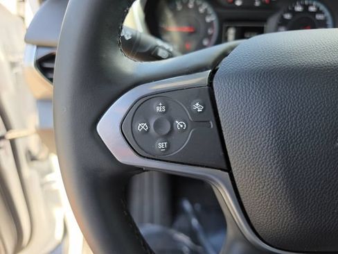Used 2023 Chevrolet Traverse LT FWD image 30