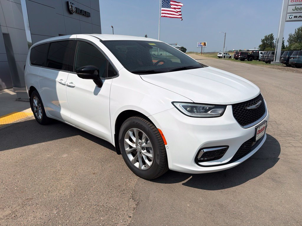 New 2025 Chrysler Pacifica Select AWD/4WD image 3