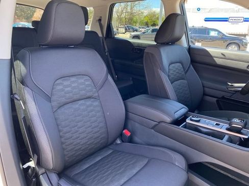 New 2026 Nissan Pathfinder SV image 9