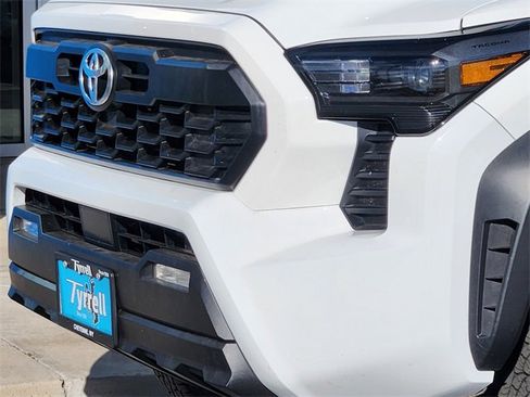 Used 2024 Toyota Tacoma TRD Off-Road image 10