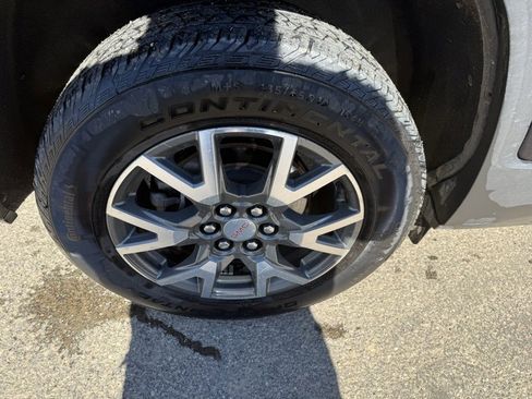 Used 2021 GMC Acadia SLE w/ Driver Convenience Package image 16