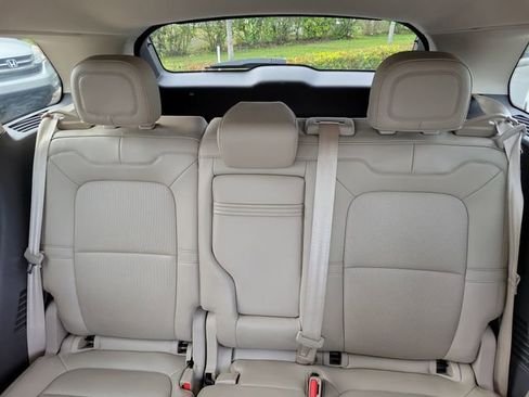 Certified 2022 Lincoln Corsair FWD w/ Equipment Group 101A image 11