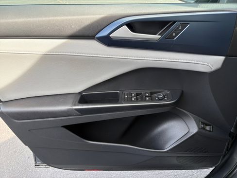 Certified 2023 Volkswagen Taos SE image 24