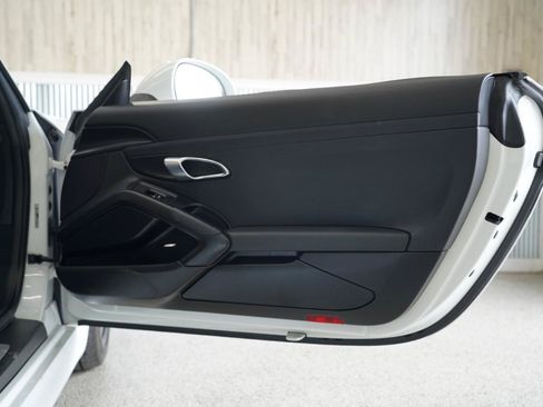 Used 2016 Porsche Boxster RWD image 33
