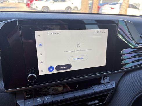 Used 2025 Toyota Camry SE image 12