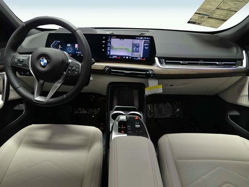 Used 2026 BMW X1 xDrive28i w/ Technology Package image 12