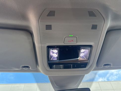 Used 2024 Volkswagen Atlas SE image 15