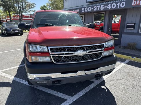 Used 2005 Chevrolet Silverado 2500 LS w/ Heavy-Duty Power Package image 12
