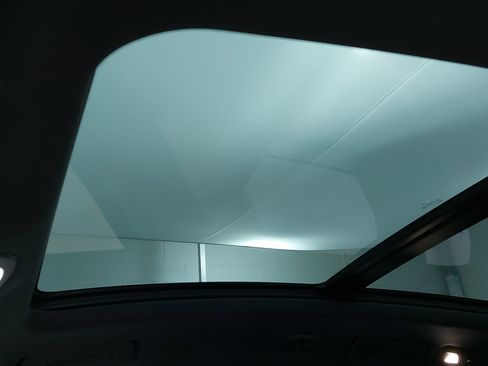 Used 2024 Porsche Macan image 31