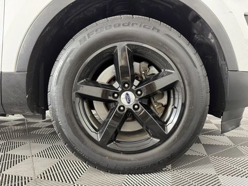 Used 2016 Ford Explorer XLT w/ Equipment Group 202A AWD/4WD image 51