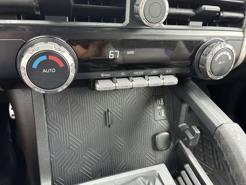 Used 2024 Toyota Tacoma TRD Sport image 19