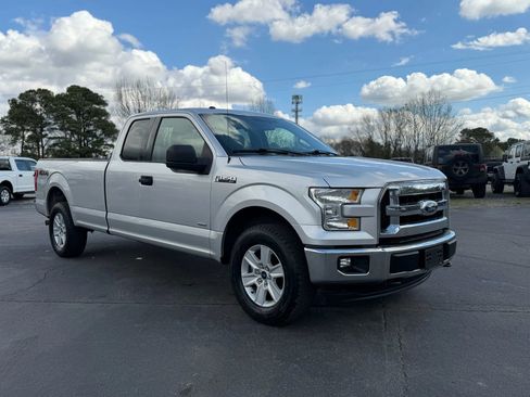 Used 2017 Ford F150 XLT w/ Max Trailer Tow Package image 5