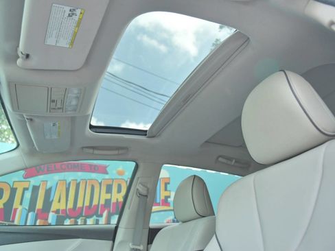 Used 2012 Toyota Venza Limited image 20