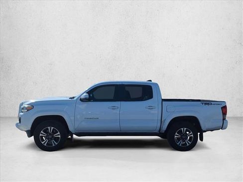 Used 2018 Toyota Tacoma TRD Sport image 5