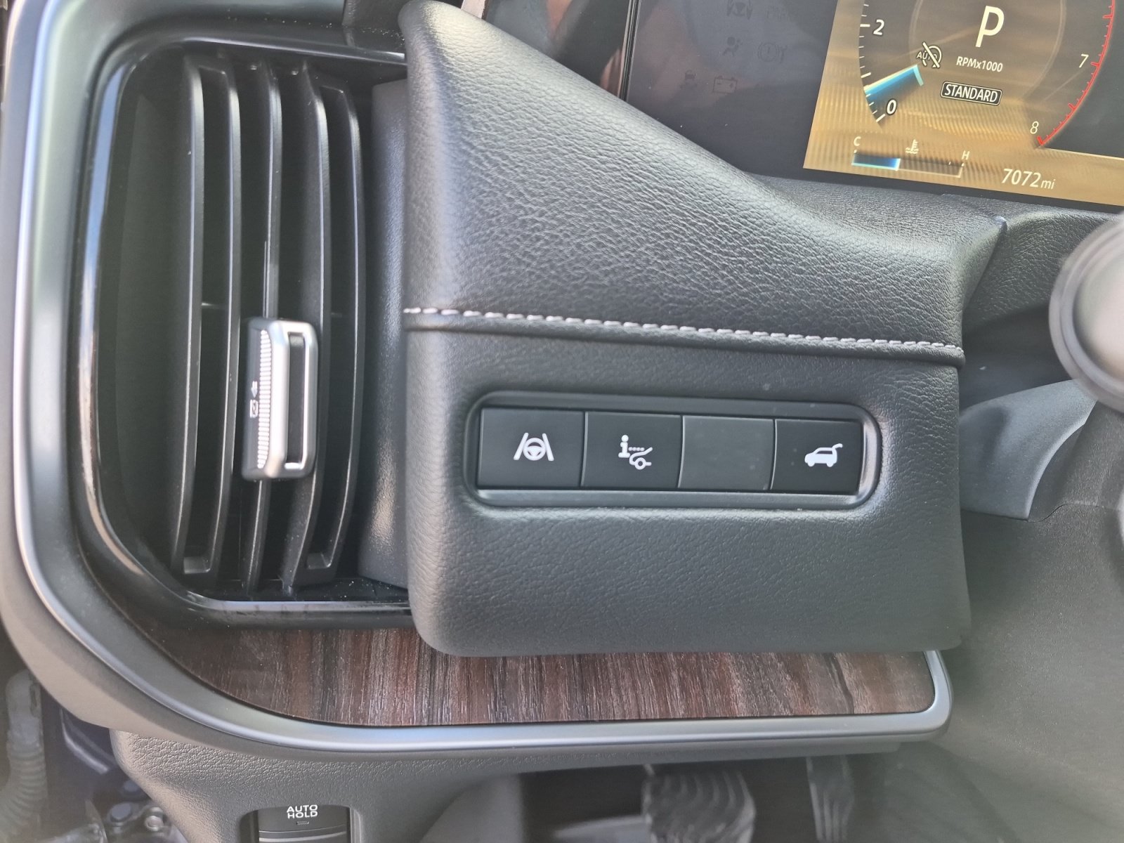 Used 2025 Nissan Armada Platinum RWD image 28