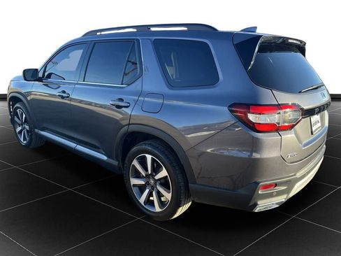 Used 2024 Honda Pilot Touring image 3