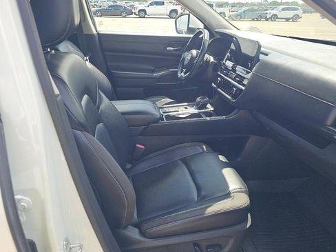 Used 2022 Nissan Pathfinder SL w/ SL Premium Package FWD image 10