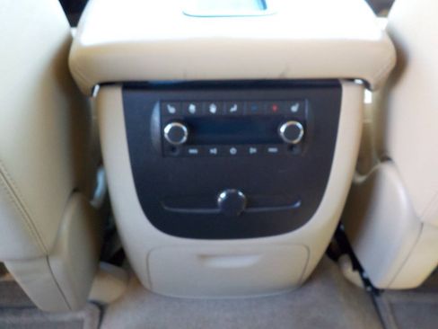 Used 2009 Chevrolet Suburban LT w/ Luxury Package RWD image 22