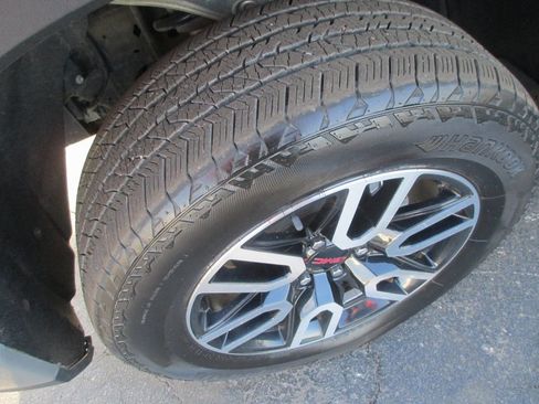 Used 2023 GMC Sierra 1500 AT4 w/ AT4 Preferred Package image 12