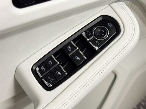 New 2026 Porsche Macan AWD/4WD image 19