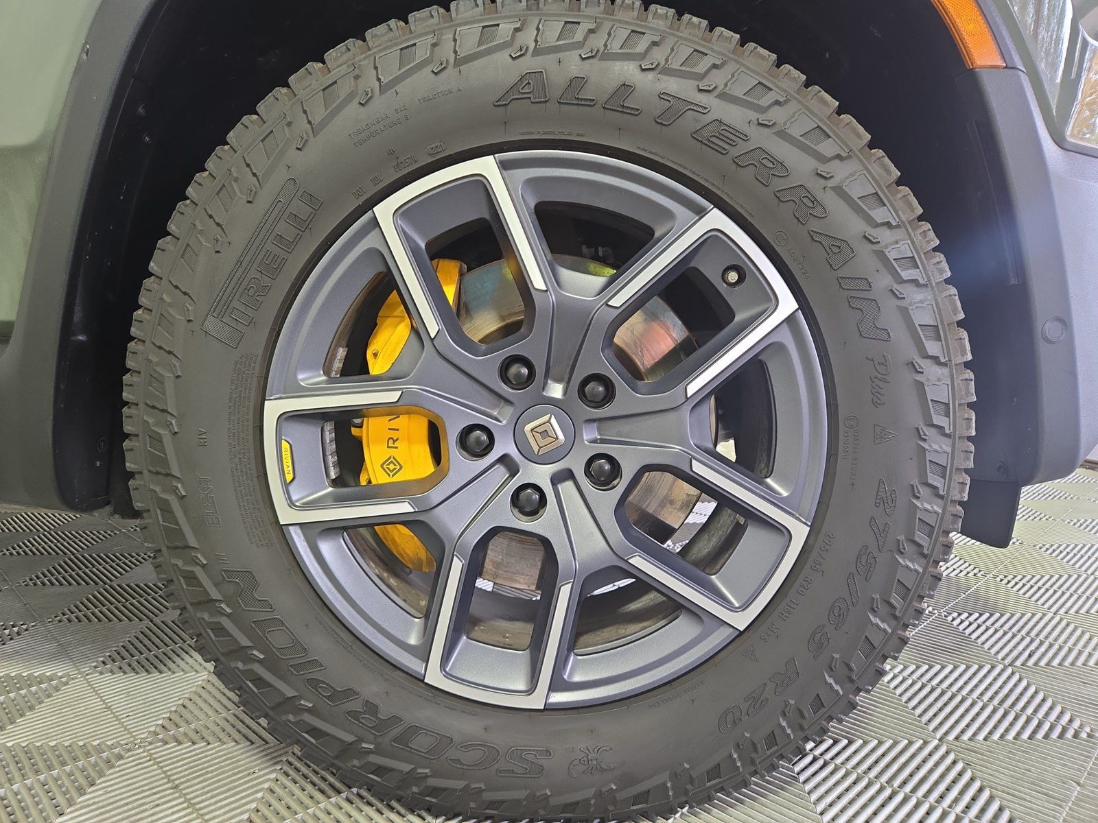 Used 2022 Rivian R1T Launch Edition AWD/4WD image 11