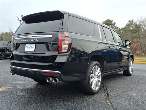 Used 2023 Chevrolet Suburban High Country image 6