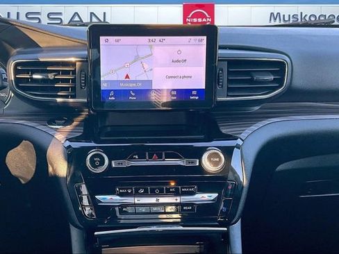 Used 2023 Ford Explorer Limited w/ Equipment Group 301A image 9