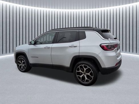 Used 2025 Jeep Compass Limited image 12