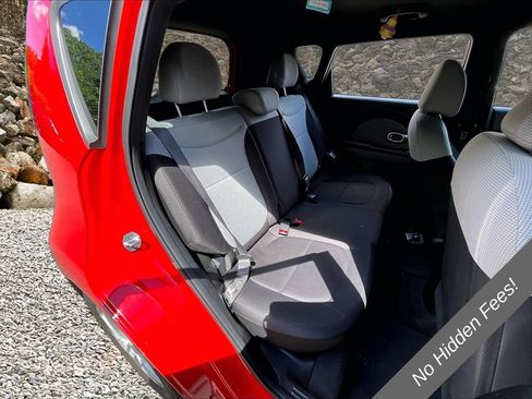 Used 2019 Kia Soul FWD image 24
