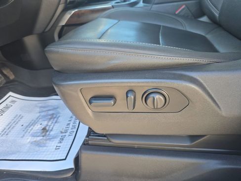 Used 2023 GMC Sierra 3500 SLT w/ SLT Convenience Package image 23