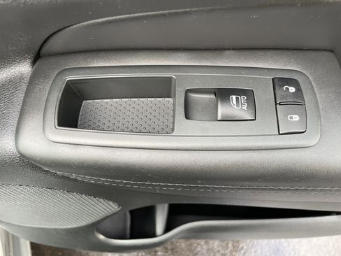 Used 2013 Jeep Grand Cherokee Overland image 11