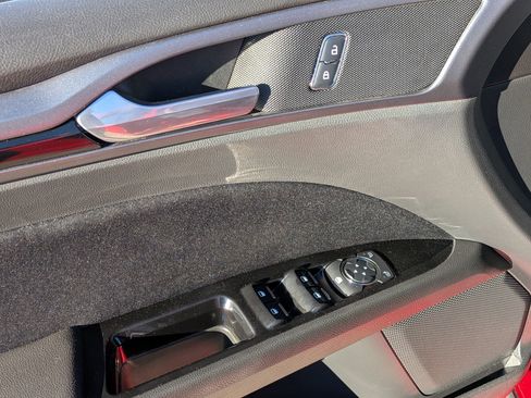 Used 2015 Ford Fusion SE w/ Equipment Group 201A image 9