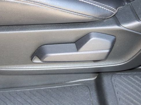 Used 2020 Ford Explorer XLT w/ Equipment Group 202A AWD/4WD image 36