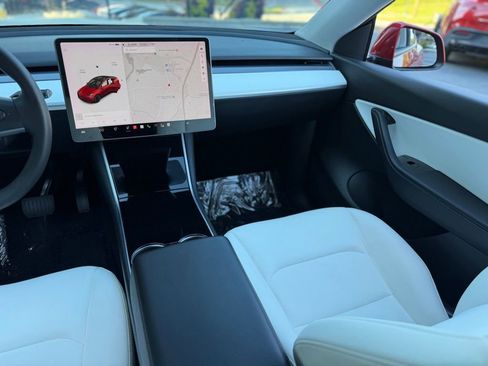 Used 2021 Tesla Model Y Long Range AWD/4WD image 42