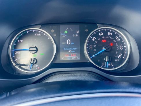 Used 2021 Toyota RAV4 XLE image 22